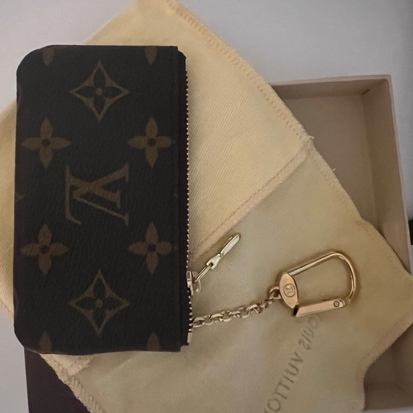 Louis Vuitton Authentic key & card holder in monogram NWT in dust pouch and box - Picture 6 of 8